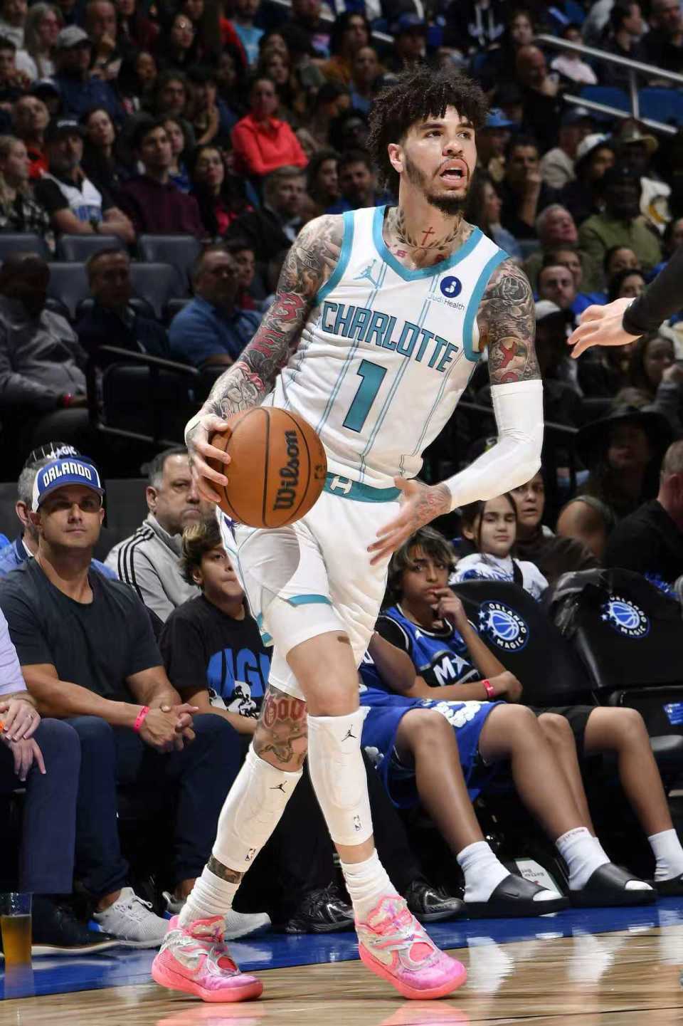 赛事直播-大爆冷！黄蜂8人上双27分大胜魔术 三球16+6+7班凯罗23分